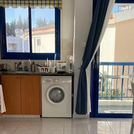 Paphos Pool View Gem - Cozy 1 Bed Apartment Apartamento