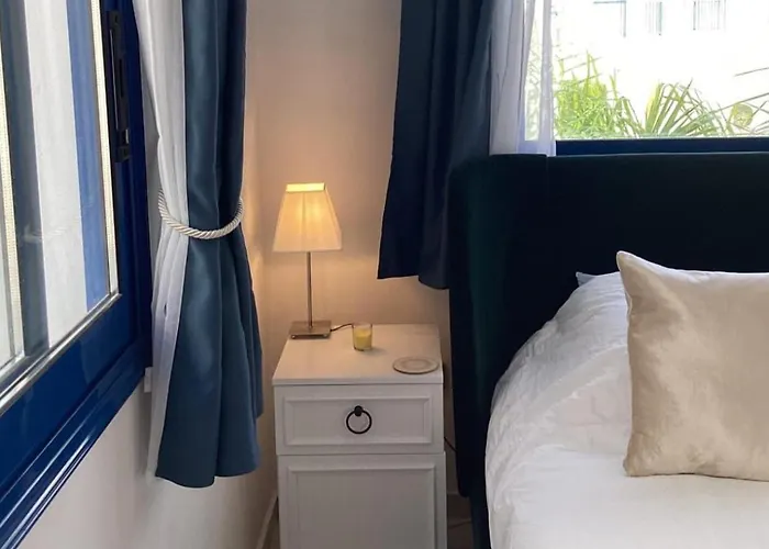 Blue Tasteful Complex Pool View アパート パ フォス