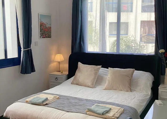 Blue Tasteful Complex Pool View パ フォス