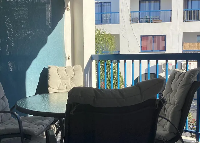 Blue Tasteful Complex Pool View アパート